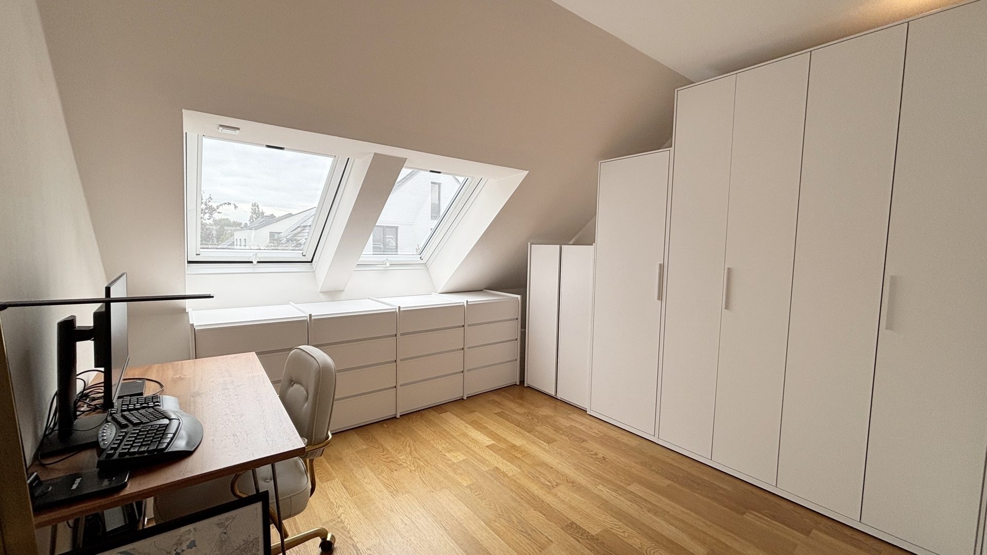 Böcker Wohnimmobilien - Immobilienangebot - Düsseldorf / Lohausen - Alle - Attraktives RMH – Top-Ausstattung, nahe ISD & 300 m zum Rhein
