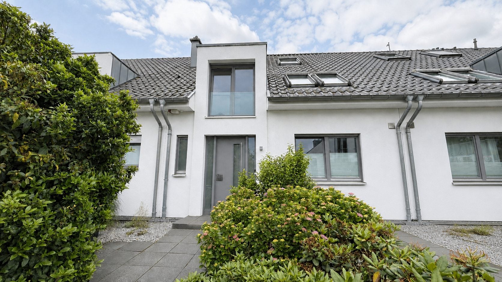 Böcker Wohnimmobilien - Immobilienangebot - Düsseldorf / Lohausen - Alle - Attraktives RMH – Top-Ausstattung, nahe ISD & 300 m zum Rhein