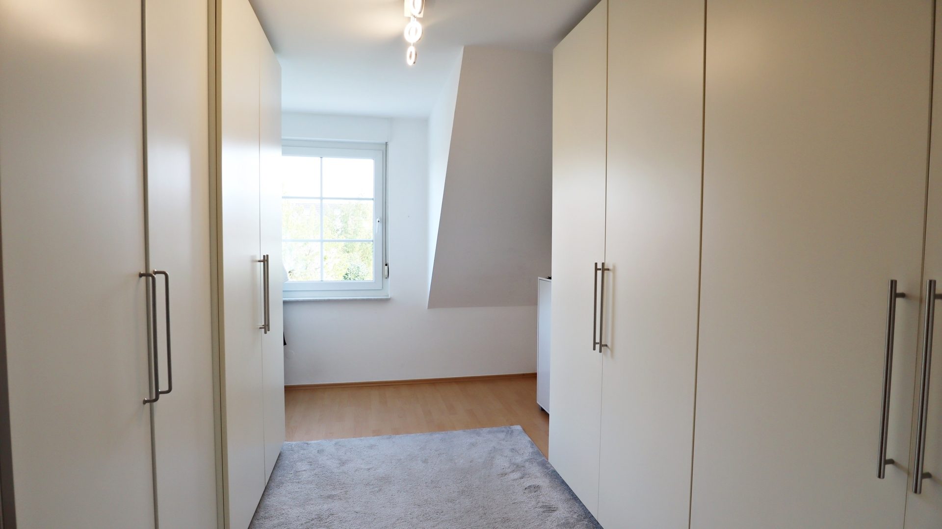 Böcker Wohnimmobilien - Immobilienangebot - Düsseldorf / Einbrungen - Alle - Charmantes Reihenhaus in Einbrungen - Top-Zustand - Sauna - EB