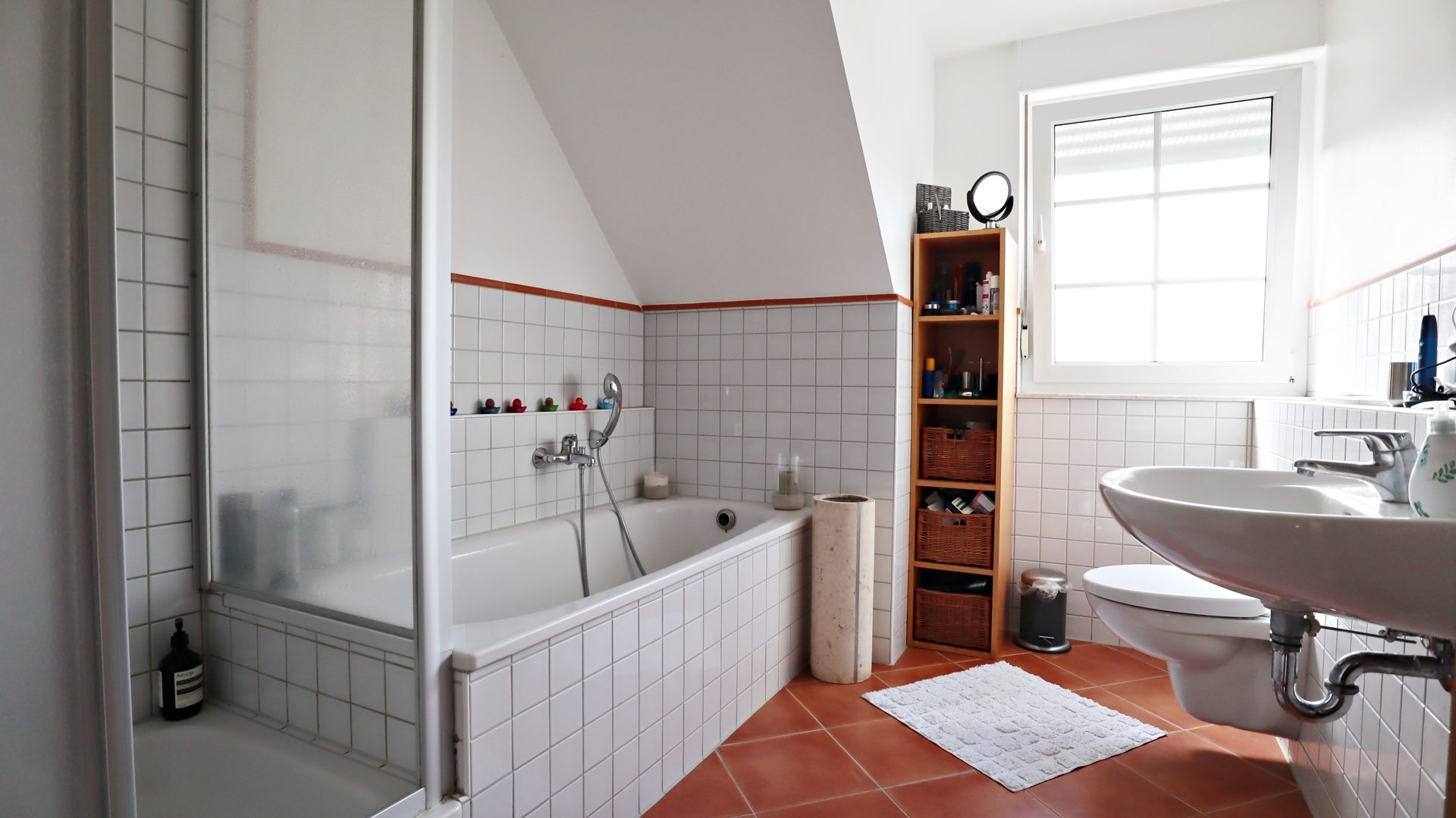 Böcker Wohnimmobilien - Immobilienangebot - Düsseldorf / Einbrungen - Alle - Charmantes Reihenhaus in Einbrungen - Top-Zustand - Sauna - EB