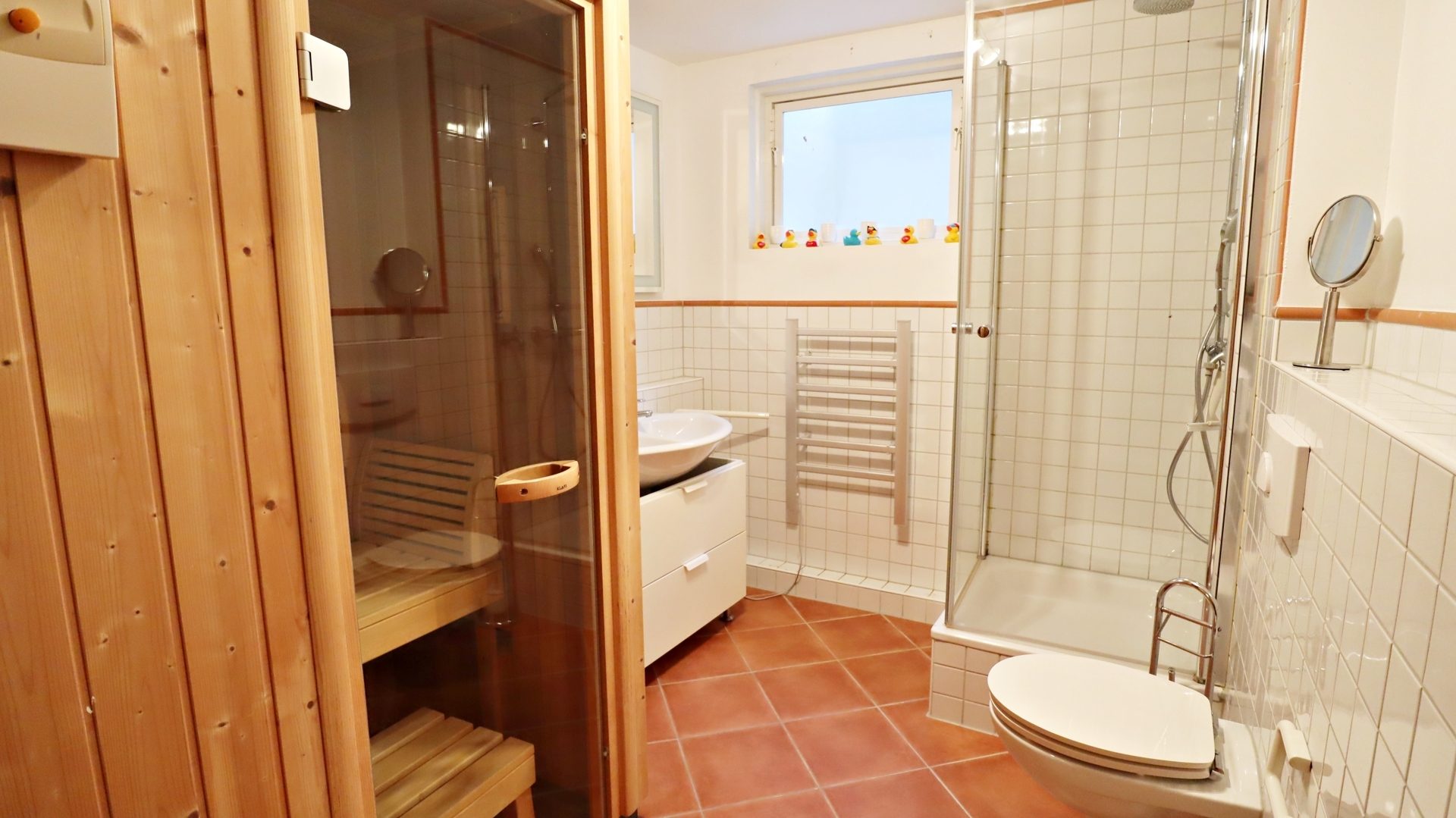 Böcker Wohnimmobilien - Immobilienangebot - Düsseldorf / Einbrungen - Alle - Charmantes Reihenhaus in Einbrungen - Top-Zustand - Sauna - EB