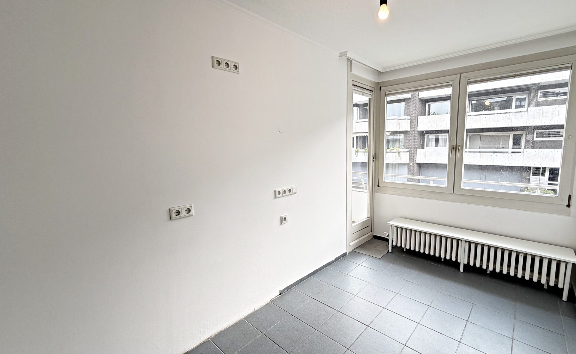 Böcker Wohnimmobilien - Immobilienangebot - Düsseldorf / Niederkassel - Alle - Attraktive Wohnkombination: Familienwohnung mit modernisiertem Studio & Garage