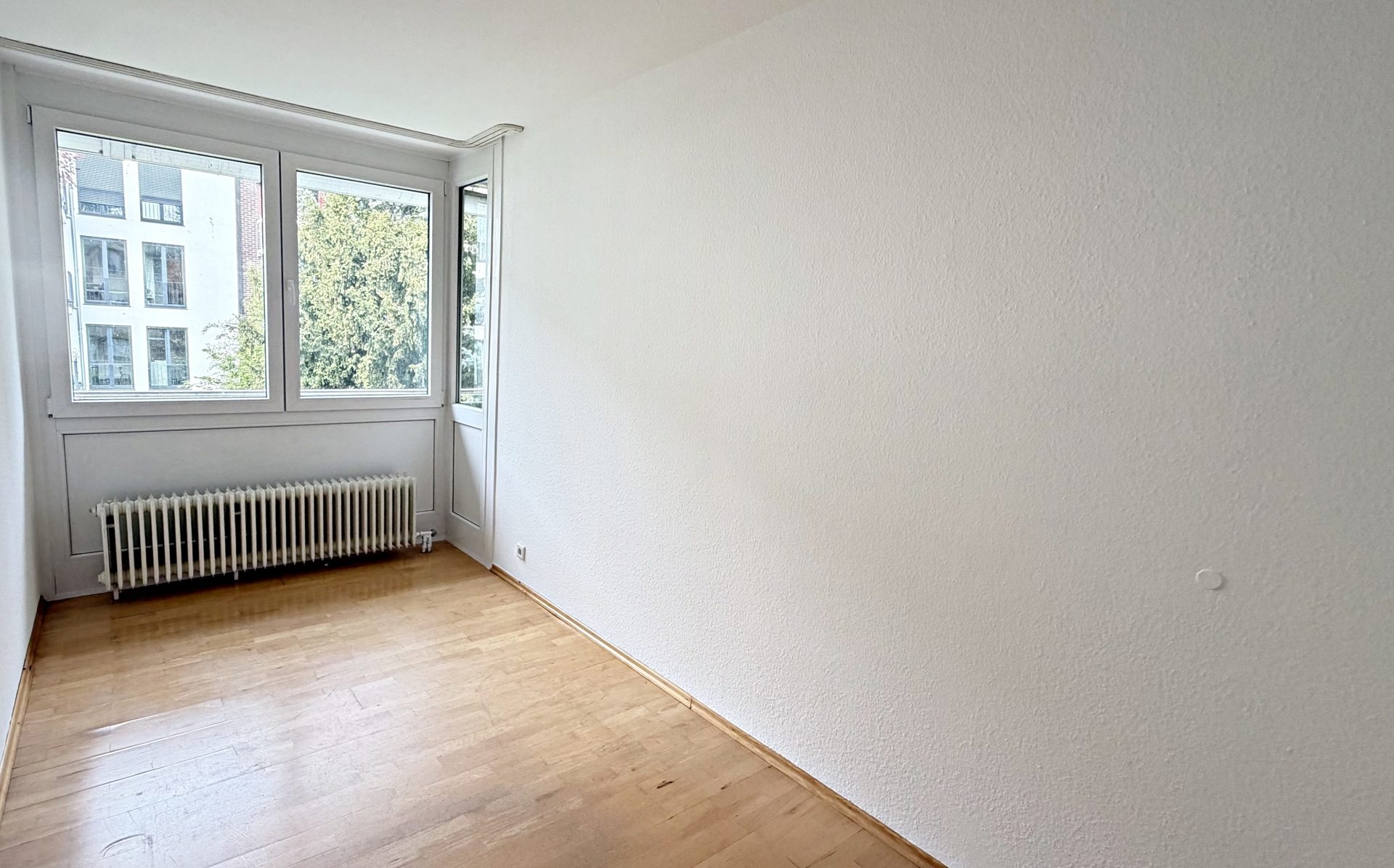 Böcker Wohnimmobilien - Immobilienangebot - Düsseldorf / Niederkassel - Alle - Attraktive Wohnkombination: Familienwohnung mit modernisiertem Studio & Garage