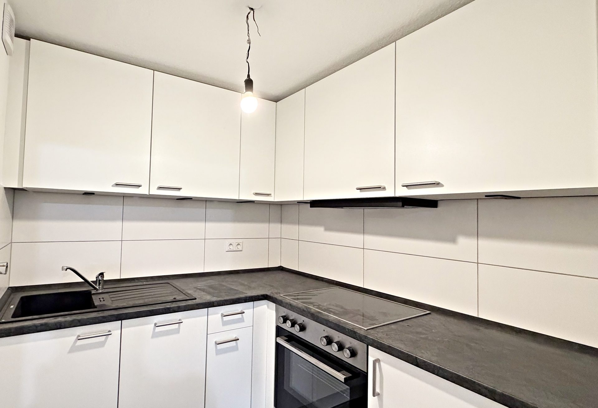 Böcker Wohnimmobilien - Immobilienangebot - Düsseldorf / Niederkassel - Alle - Attraktive Wohnkombination: Familienwohnung mit modernisiertem Studio & Garage