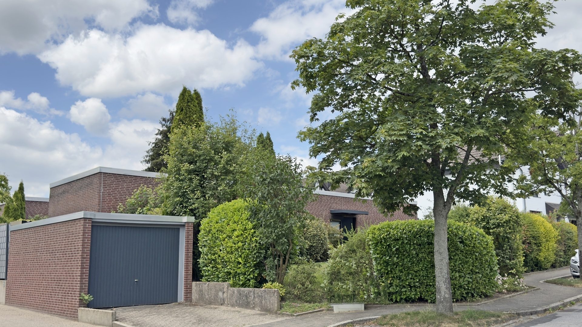 Böcker Wohnimmobilien - Immobilienangebot - Ratingen - Alle - Bungalow in Homberg: ruhig, gepflegt und familienfreundlich