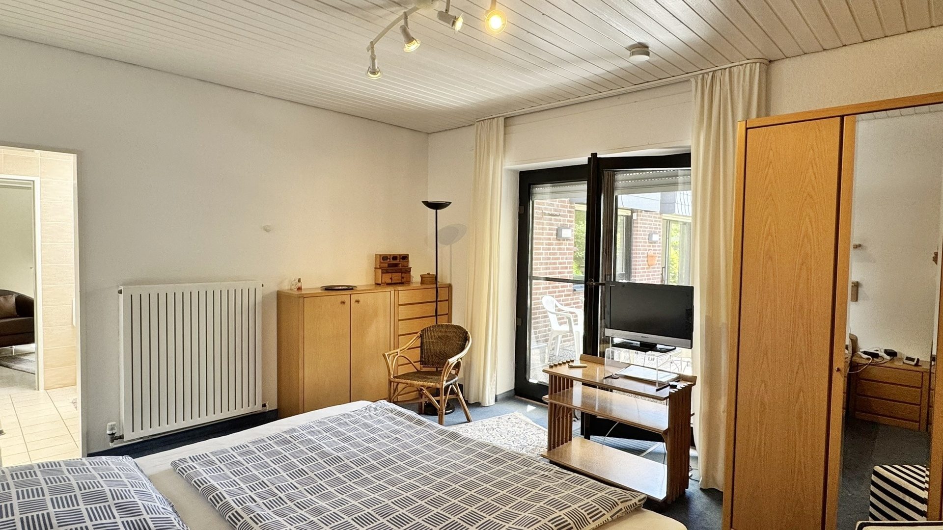 Böcker Wohnimmobilien - Immobilienangebot - Ratingen - Alle - Bungalow in Homberg: ruhig, gepflegt und familienfreundlich