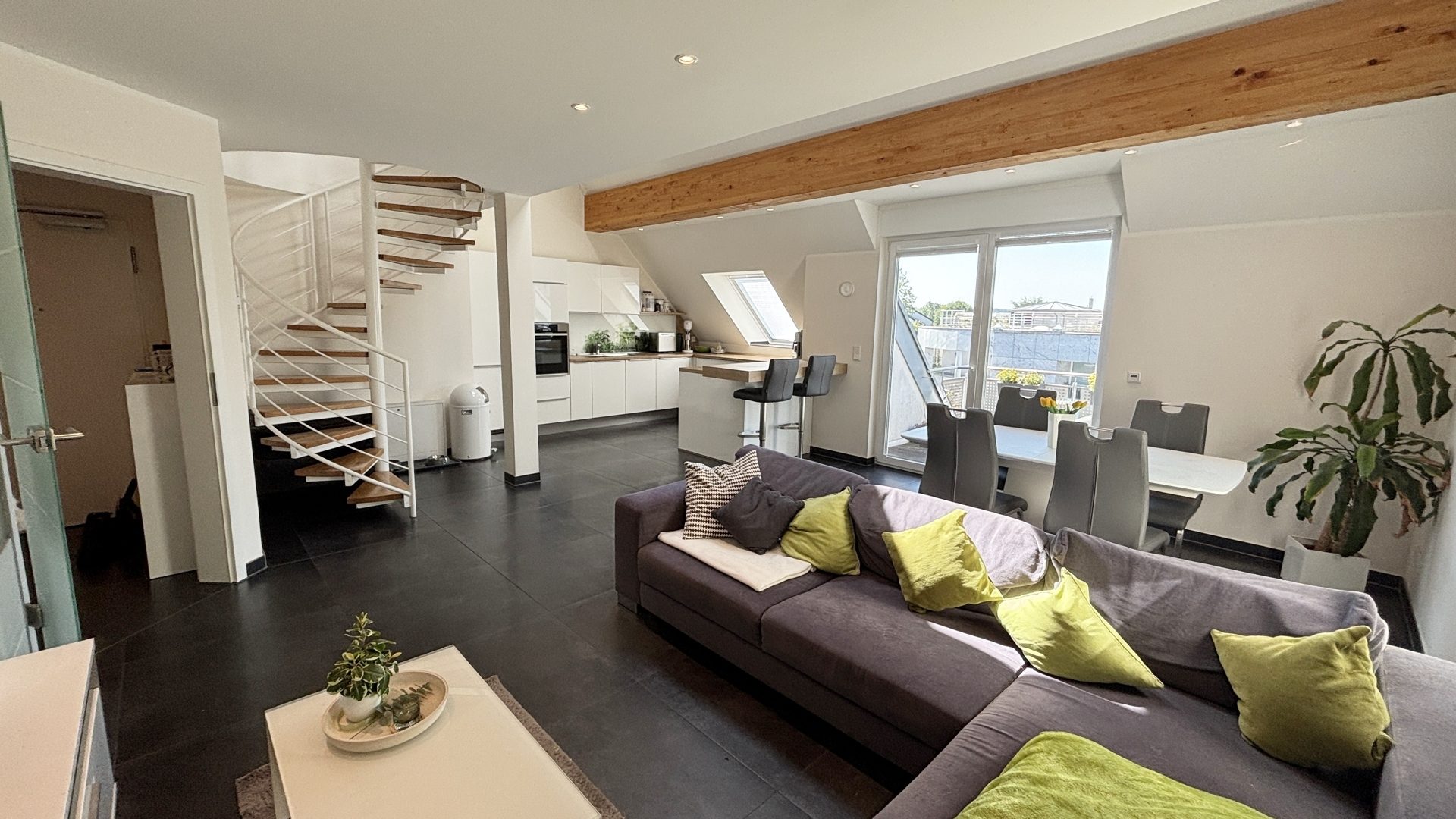 Böcker Wohnimmobilien - Immobilienangebot - Ratingen - Alle - Baujahr 2016 mit Klimaanlage! Exklusive 5-Zimmer-Maisonettewohnung in Ratingen-Mitte!