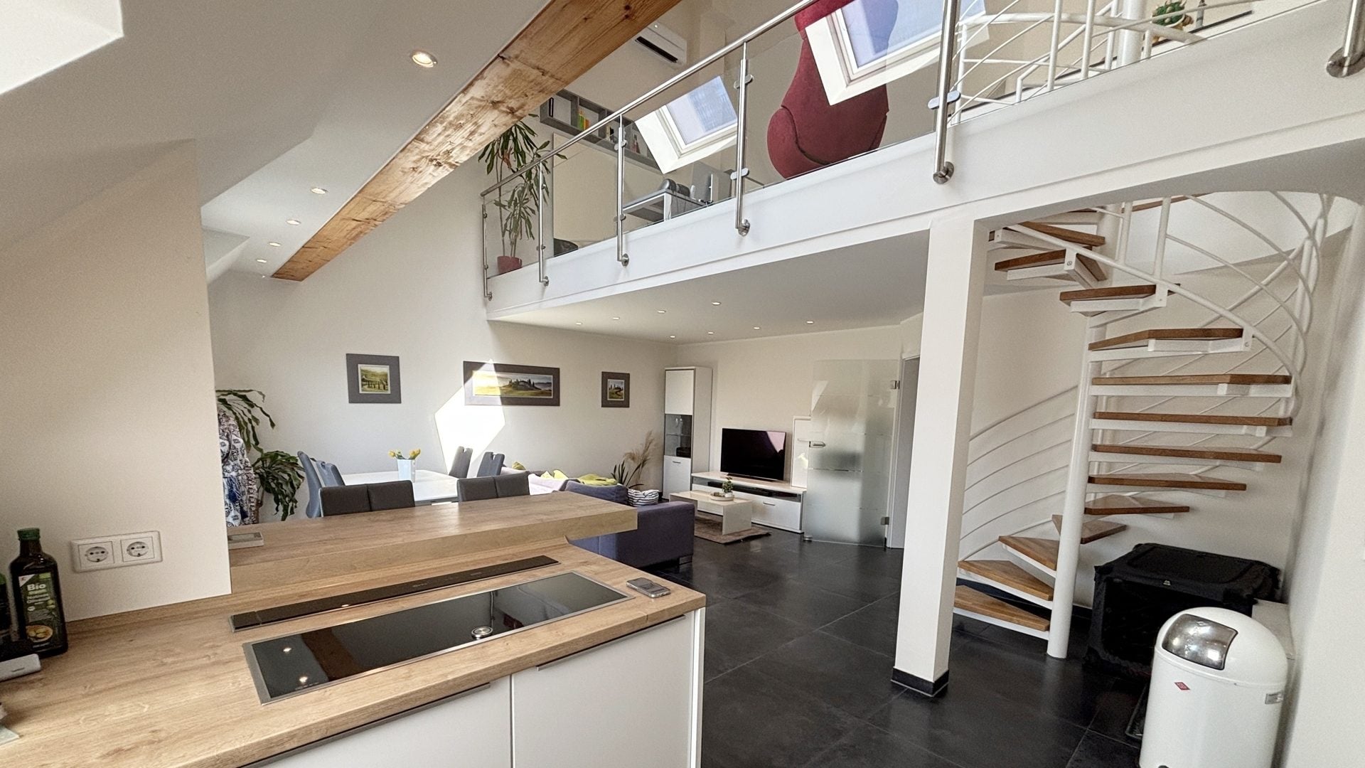 Böcker Wohnimmobilien - Immobilienangebot - Ratingen - Alle - Baujahr 2016 mit Klimaanlage! Exklusive 5-Zimmer-Maisonettewohnung in Ratingen-Mitte!
