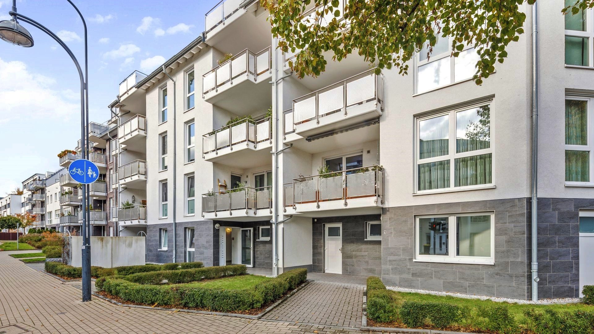 Böcker Wohnimmobilien - Immobilienangebot - Ratingen - Alle - Baujahr 2016 mit Klimaanlage! Exklusive 5-Zimmer-Maisonettewohnung in Ratingen-Mitte!