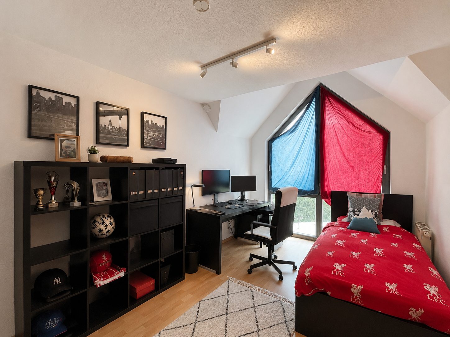 Böcker Wohnimmobilien - Immobilienangebot - Düsseldorf-Kaiserswerth - Alle - Gepflegtes Reihenendhaus mit viel Platz für die ganze Familie