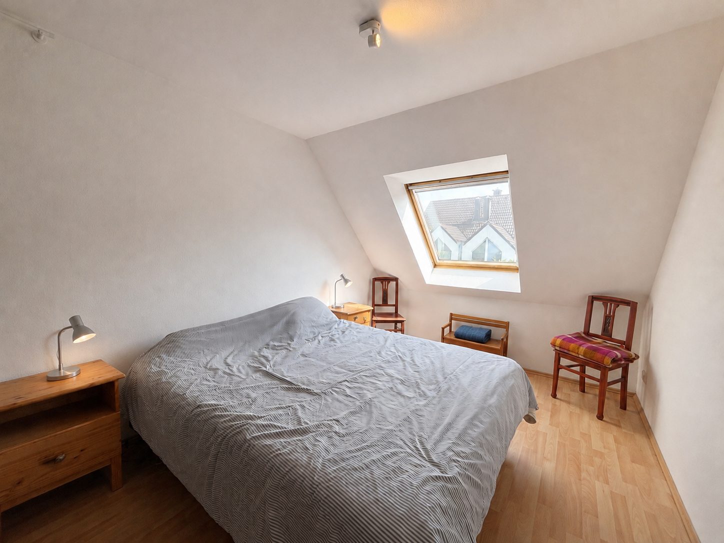 Böcker Wohnimmobilien - Immobilienangebot - Düsseldorf-Kaiserswerth - Alle - Gepflegtes Reihenendhaus mit viel Platz für die ganze Familie