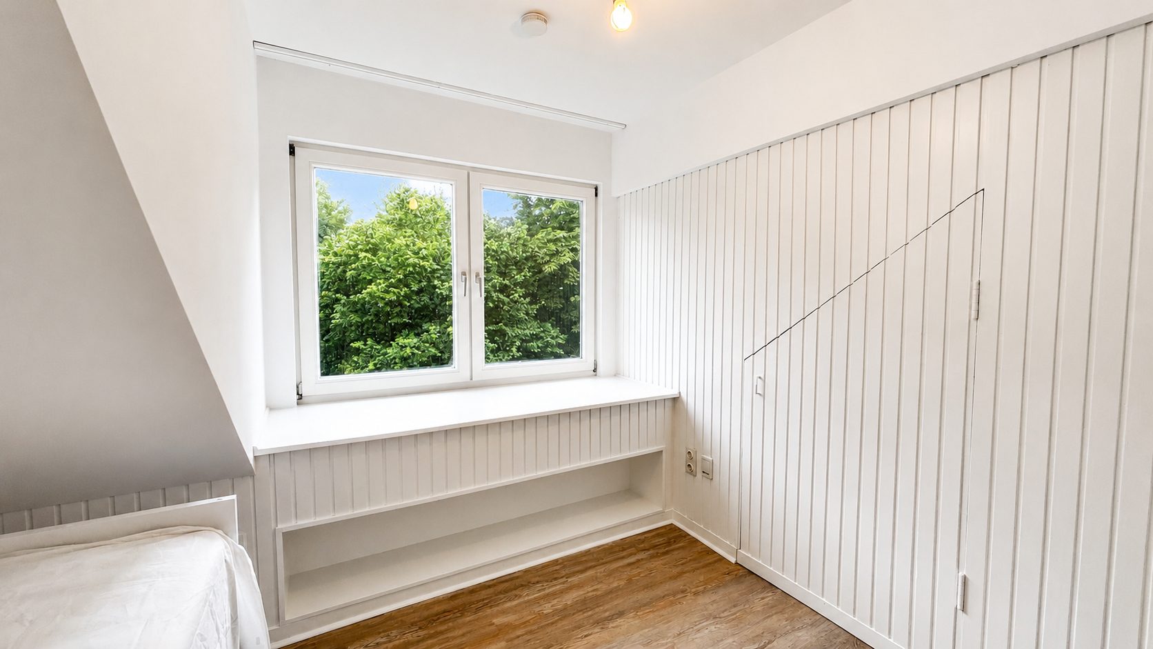 Böcker Wohnimmobilien - Immobilienangebot - Düsseldorf / Kaiserswerth - Alle - Freistehendes und großzügiges Einfamilienhaus mit Einliegerwohnung