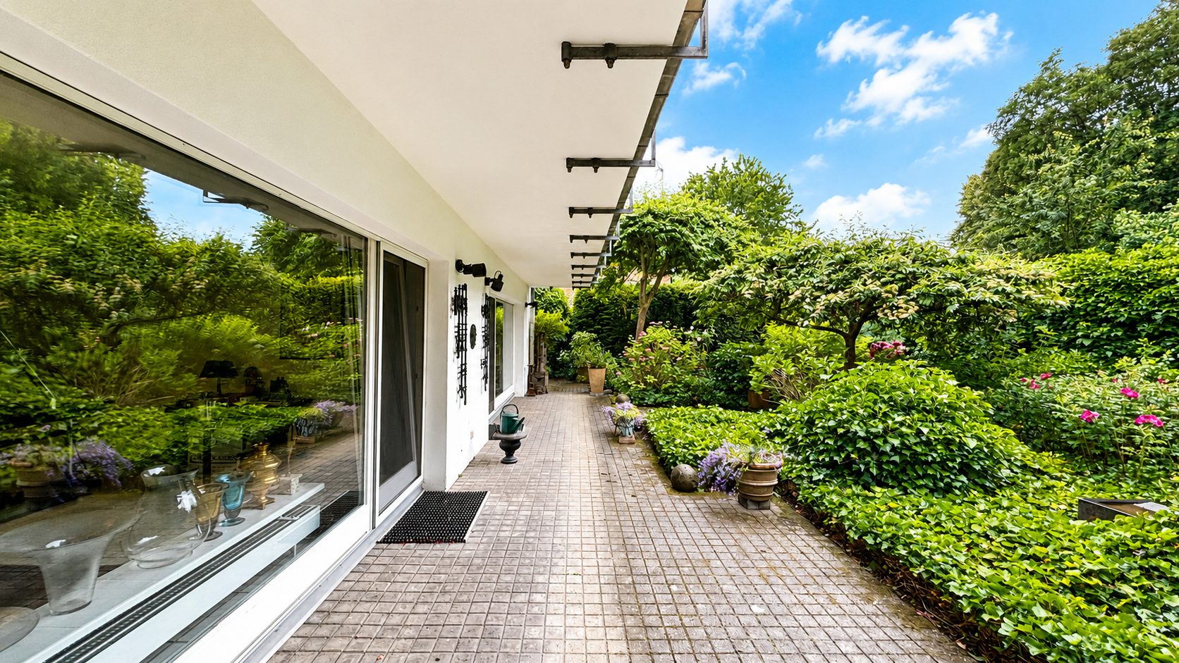 Böcker Wohnimmobilien - Immobilienangebot - Düsseldorf / Kaiserswerth - Alle - Freistehendes und großzügiges Einfamilienhaus mit Einliegerwohnung
