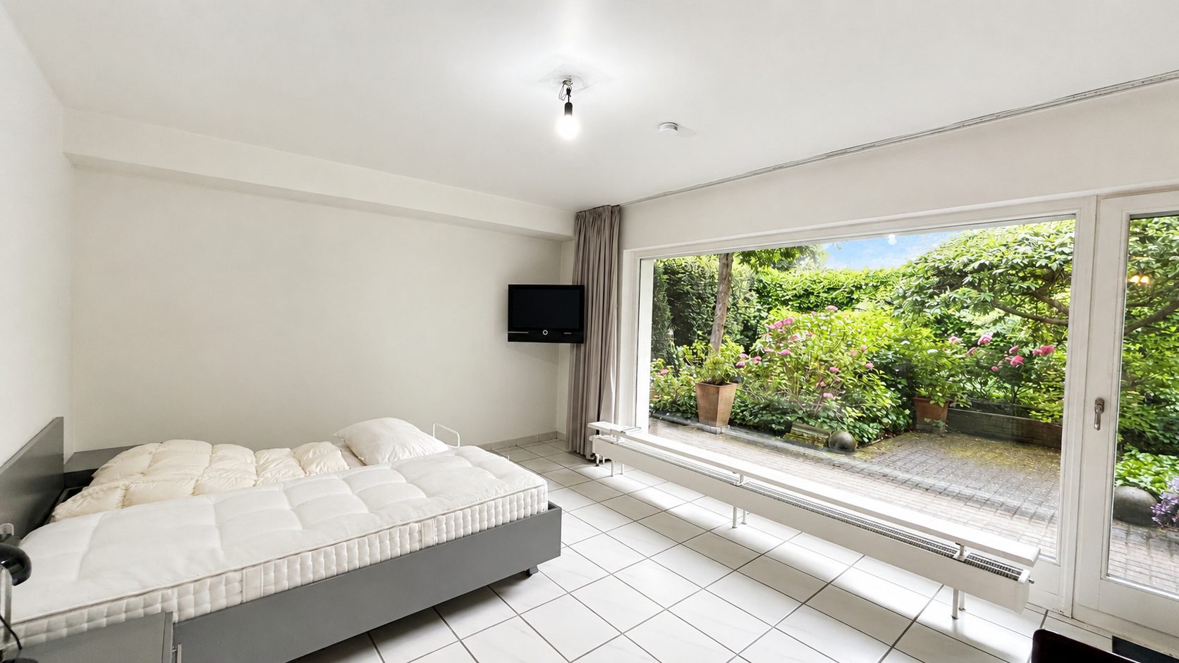 Böcker Wohnimmobilien - Immobilienangebot - Düsseldorf / Kaiserswerth - Alle - Freistehendes und großzügiges Einfamilienhaus mit Einliegerwohnung