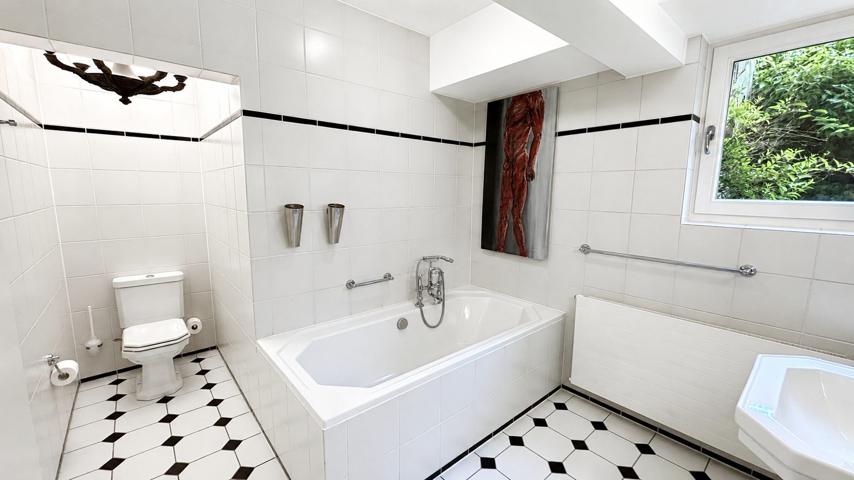 Böcker Wohnimmobilien - Immobilienangebot - Düsseldorf / Kaiserswerth - Alle - Freistehendes und großzügiges Einfamilienhaus mit Einliegerwohnung