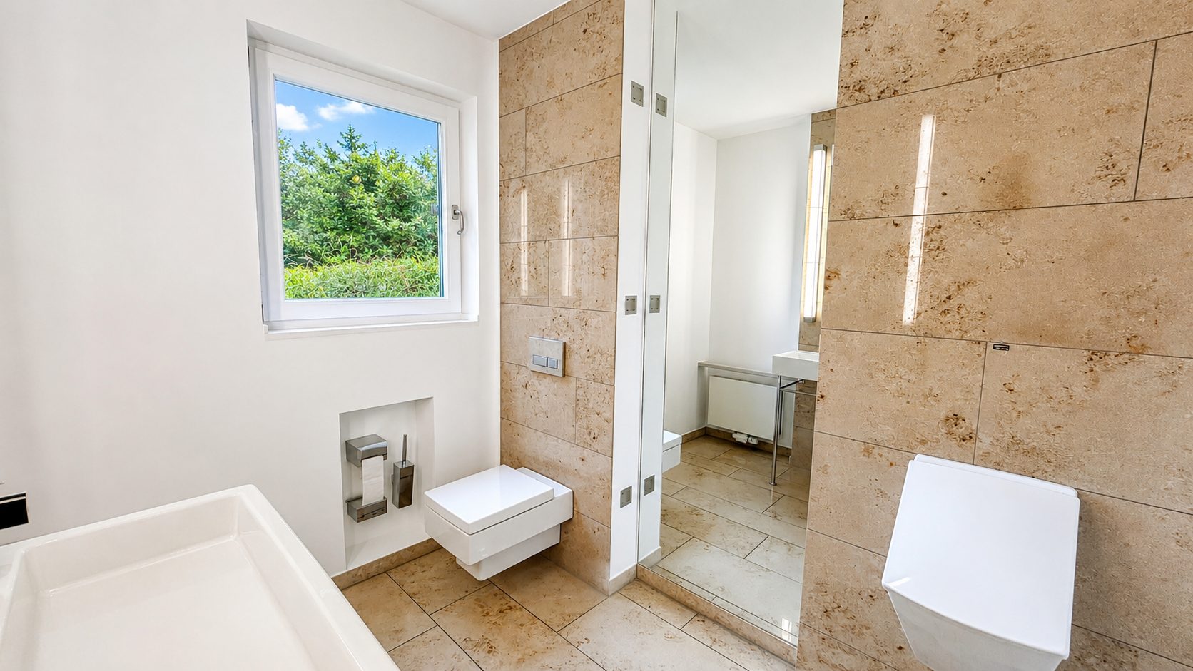 Böcker Wohnimmobilien - Immobilienangebot - Düsseldorf / Kaiserswerth - Alle - Freistehendes und großzügiges Einfamilienhaus mit Einliegerwohnung