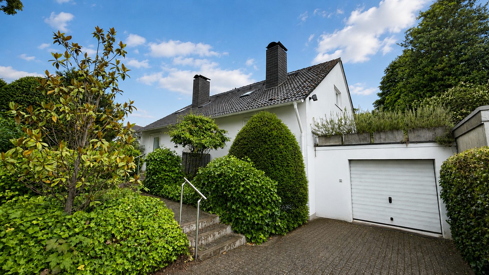 Böcker Wohnimmobilien - Immobilienangebot - Düsseldorf / Kaiserswerth - Alle - Freistehendes und großzügiges Einfamilienhaus mit Einliegerwohnung
