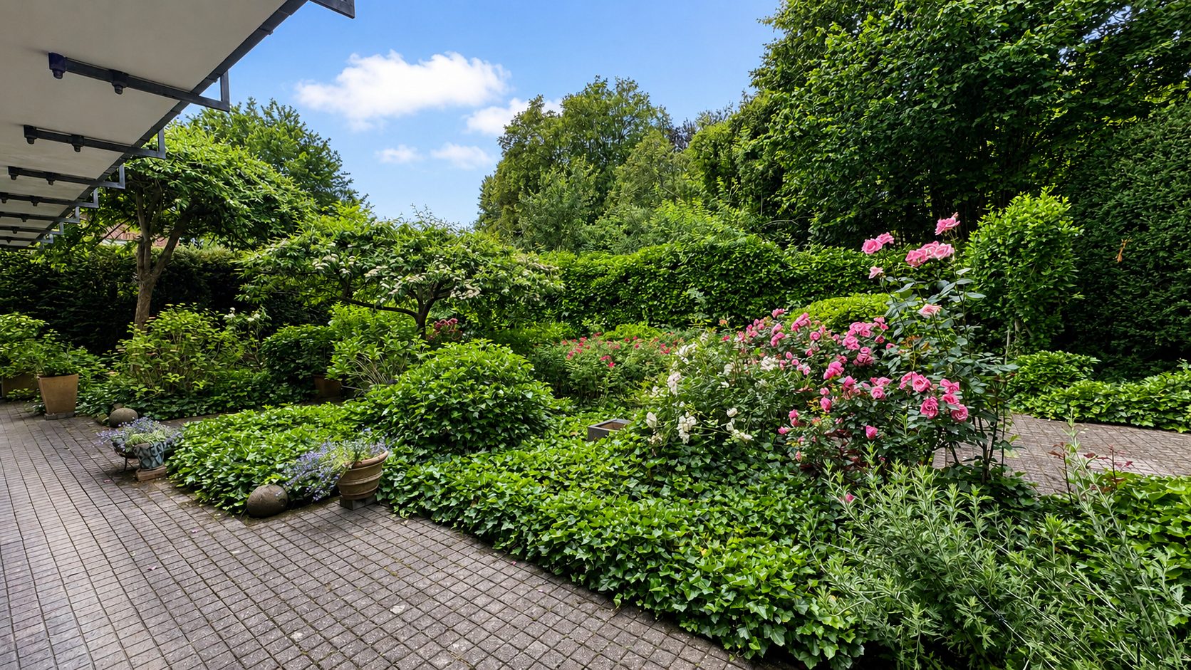 Böcker Wohnimmobilien - Immobilienangebot - Düsseldorf / Kaiserswerth - Alle - Freistehendes und großzügiges Einfamilienhaus mit Einliegerwohnung