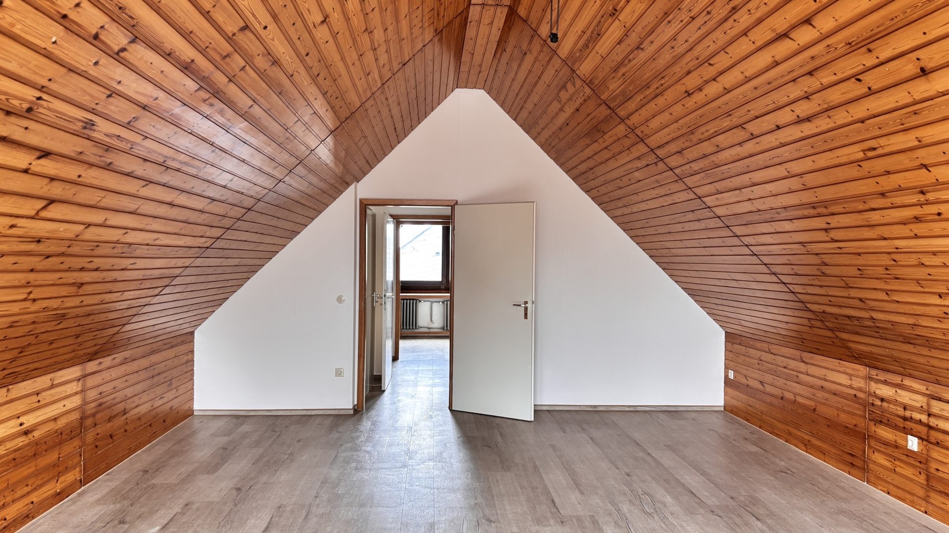 Böcker Wohnimmobilien - Immobilienangebot - Düsseldorf / Angermund - Alle - Renovierungsbedürftiges Familiendomizil mit parkähnlichem Grundstück