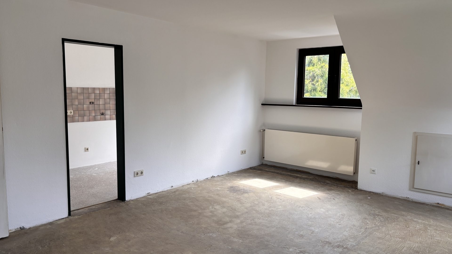 Böcker Wohnimmobilien - Immobilienangebot - Düsseldorf / Angermund - Alle - Renovierungsbedürftiges Familiendomizil mit parkähnlichem Grundstück