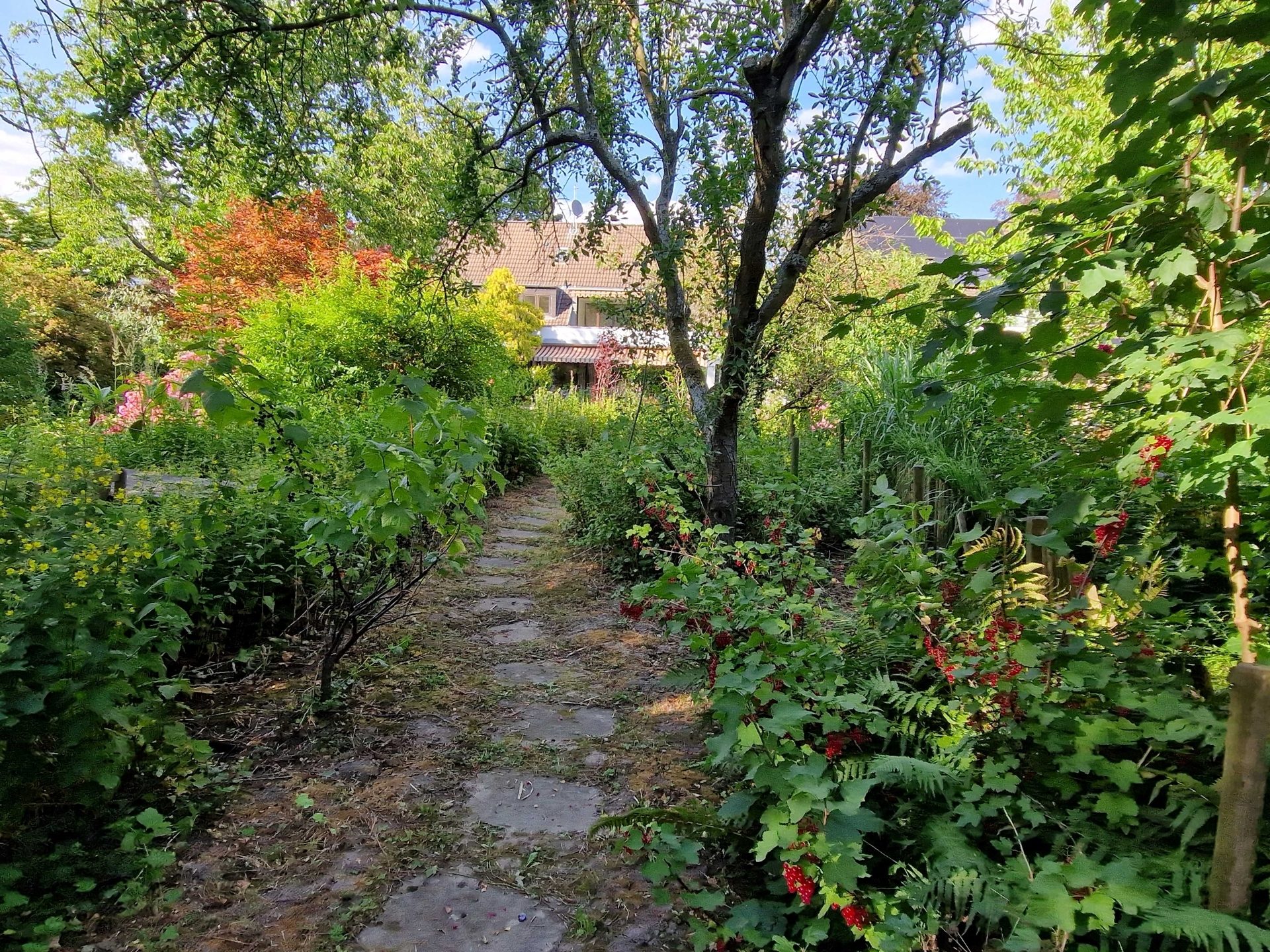 Böcker Wohnimmobilien - Immobilienangebot - Düsseldorf / Angermund - Alle - Renovierungsbedürftiges Familiendomizil mit parkähnlichem Grundstück