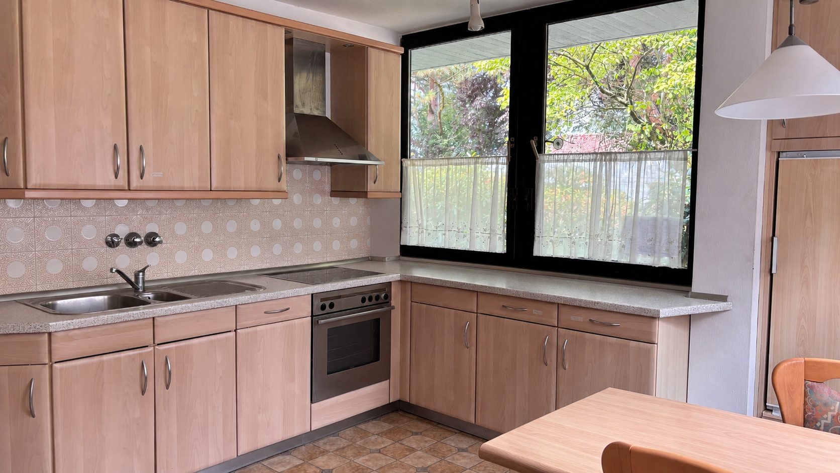 Böcker Wohnimmobilien - Immobilienangebot - Düsseldorf / Angermund - Alle - Renovierungsbedürftiges Familiendomizil mit parkähnlichem Grundstück