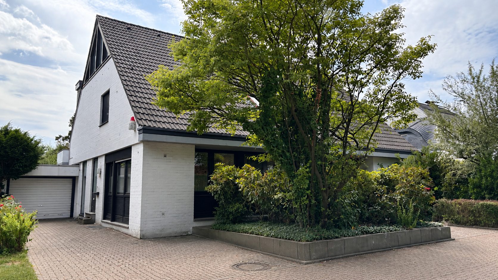 Böcker Wohnimmobilien - Immobilienangebot - Düsseldorf / Angermund - Alle - Renovierungsbedürftiges Familiendomizil mit parkähnlichem Grundstück