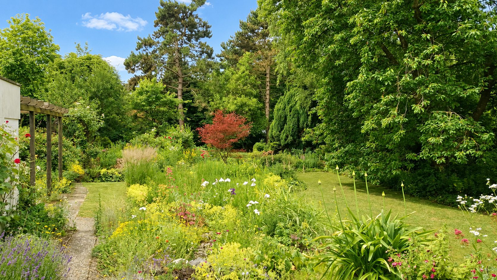 Böcker Wohnimmobilien - Immobilienangebot - Düsseldorf / Angermund - Alle - Renovierungsbedürftiges Familiendomizil mit parkähnlichem Grundstück