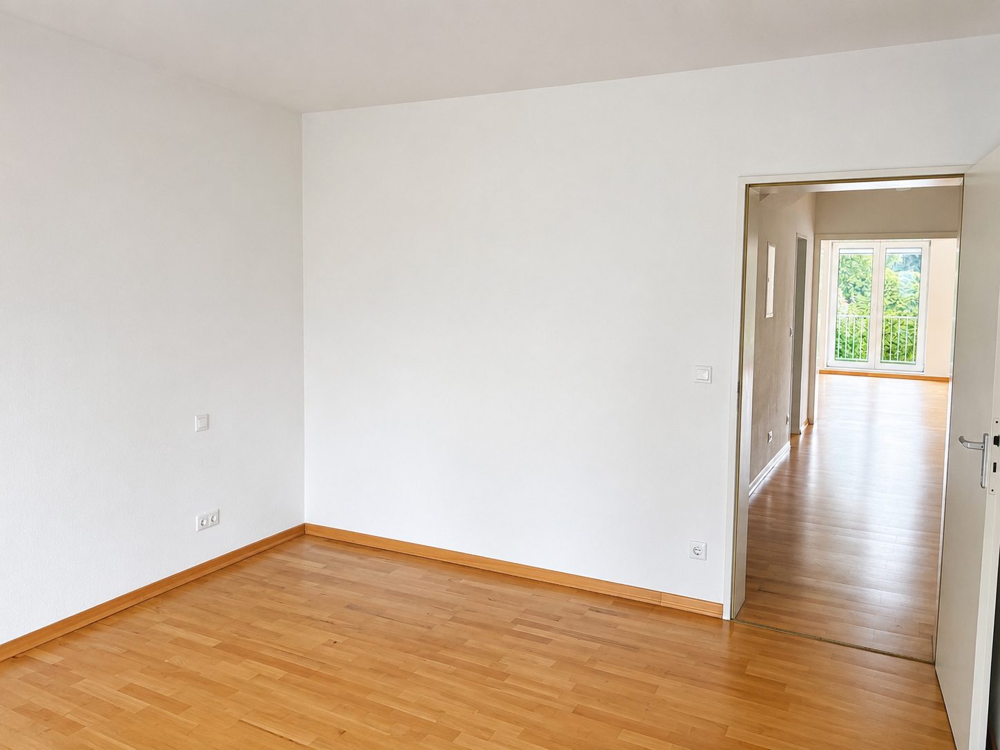 Böcker Wohnimmobilien - Immobilienangebot - Düsseldorf / Kaiserswerth - Alle - Exklusive 3-Zimmer-Wohnung mit großem Sonnenbalkon und Blick ins Grüne