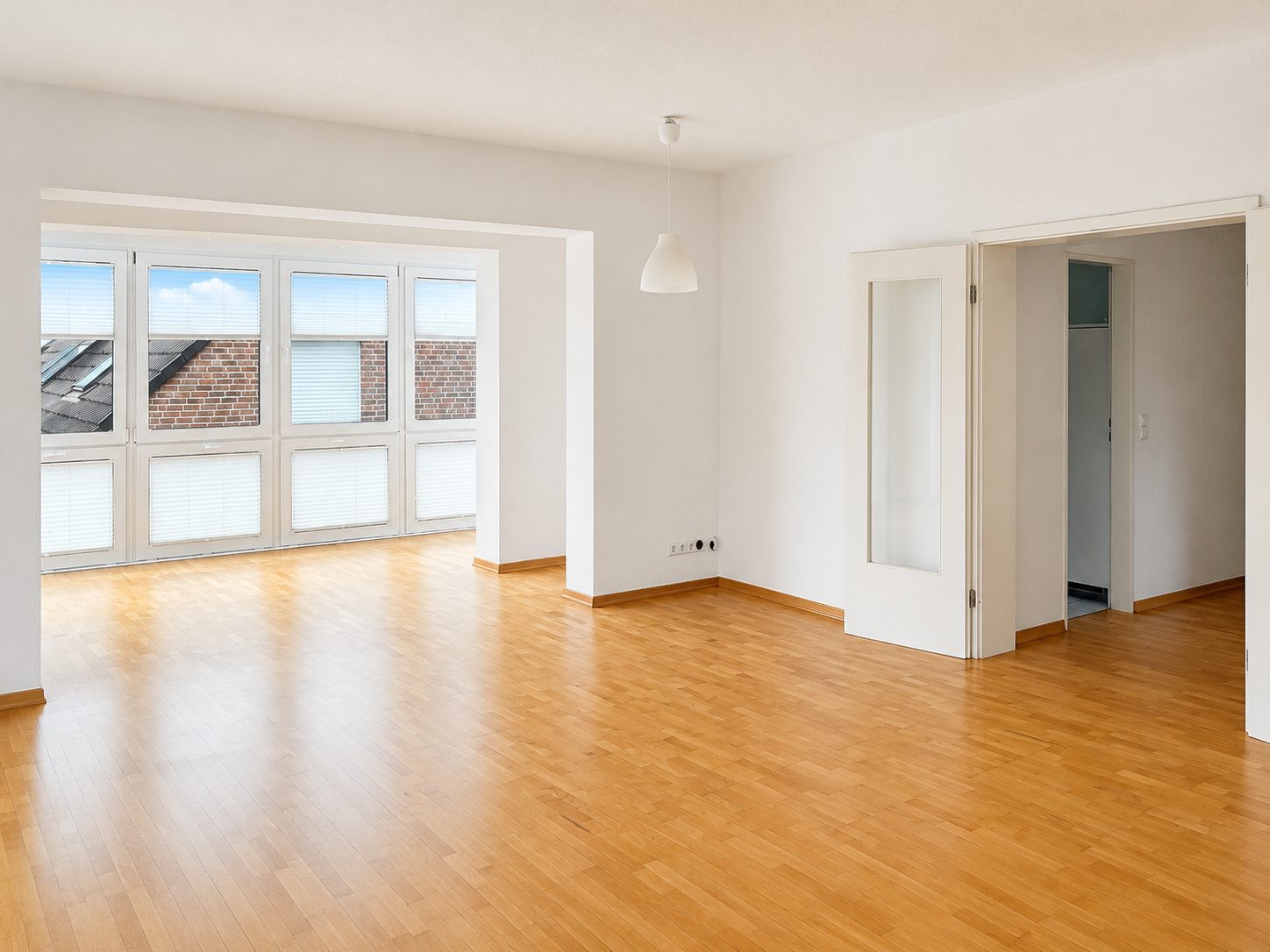 Böcker Wohnimmobilien - Immobilienangebot - Düsseldorf / Kaiserswerth - Alle - Exklusive 3-Zimmer-Wohnung mit großem Sonnenbalkon und Blick ins Grüne