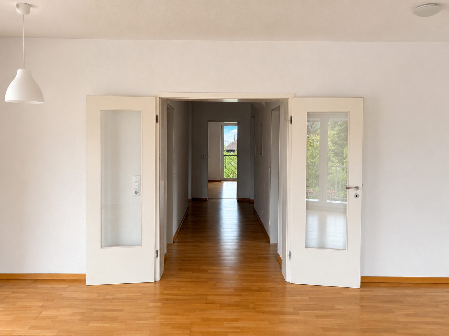 Böcker Wohnimmobilien - Immobilienangebot - Düsseldorf / Kaiserswerth - Alle - Exklusive 3-Zimmer-Wohnung mit großem Sonnenbalkon und Blick ins Grüne