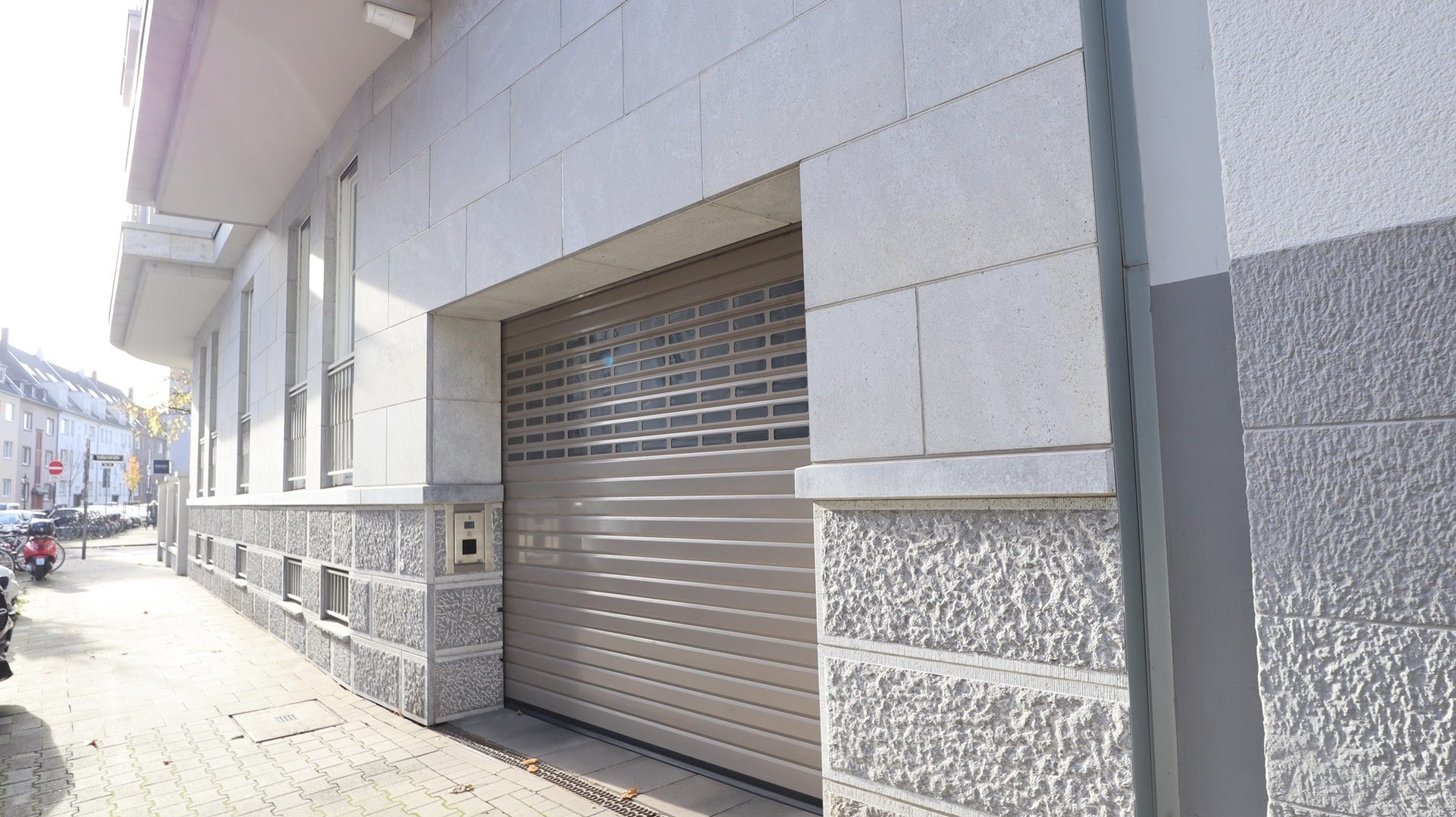 Böcker Wohnimmobilien - Immobilienangebot - Düsseldorf / Oberkassel - Alle - Tiefgaragenstellplatz in bester Lage von Düsseldorf-Oberkassel