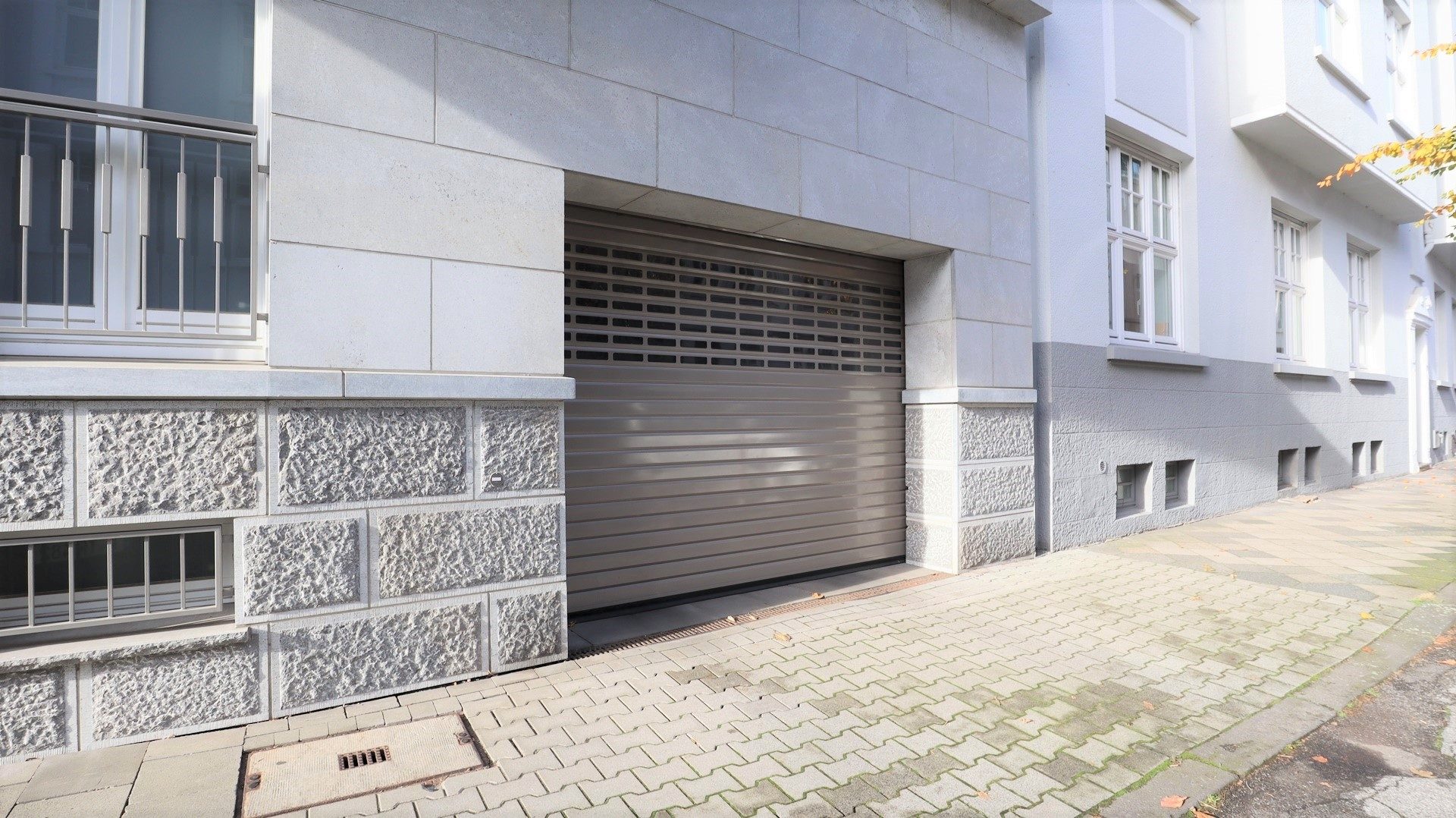 Böcker Wohnimmobilien - Immobilienangebot - Düsseldorf / Oberkassel - Alle - Tiefgaragenstellplatz in bester Lage von Düsseldorf-Oberkassel