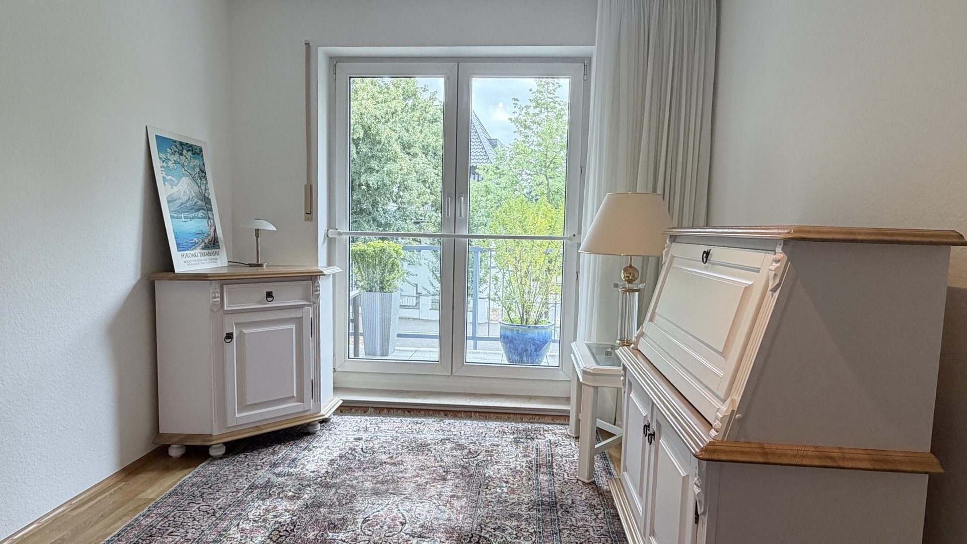 Böcker Wohnimmobilien - Immobilienangebot - Düsseldorf / Kaiserswerth - Alle - Möblierte 3-Zimmer-Wohnung im Herzen von Kaiserwerth