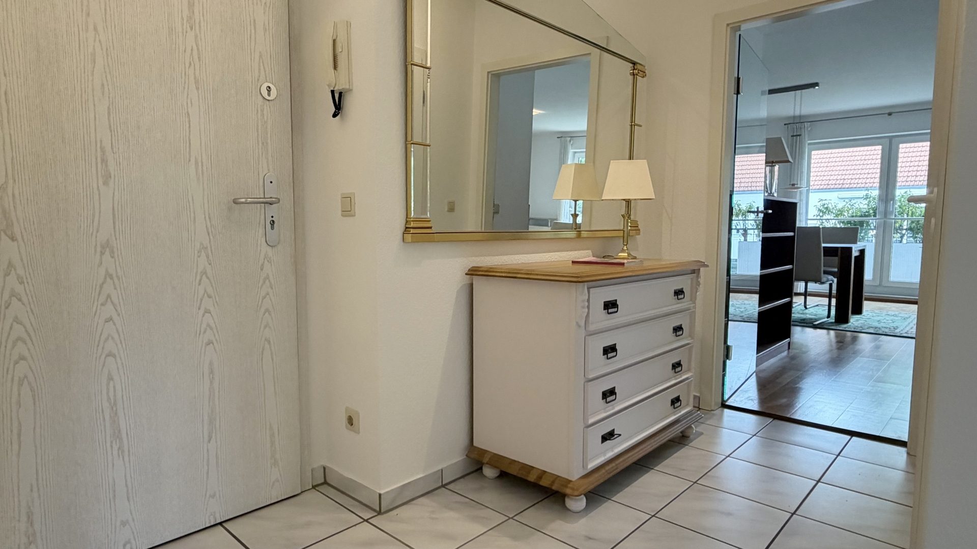 Böcker Wohnimmobilien - Immobilienangebot - Düsseldorf / Kaiserswerth - Alle - Möblierte 3-Zimmer-Wohnung im Herzen von Kaiserwerth