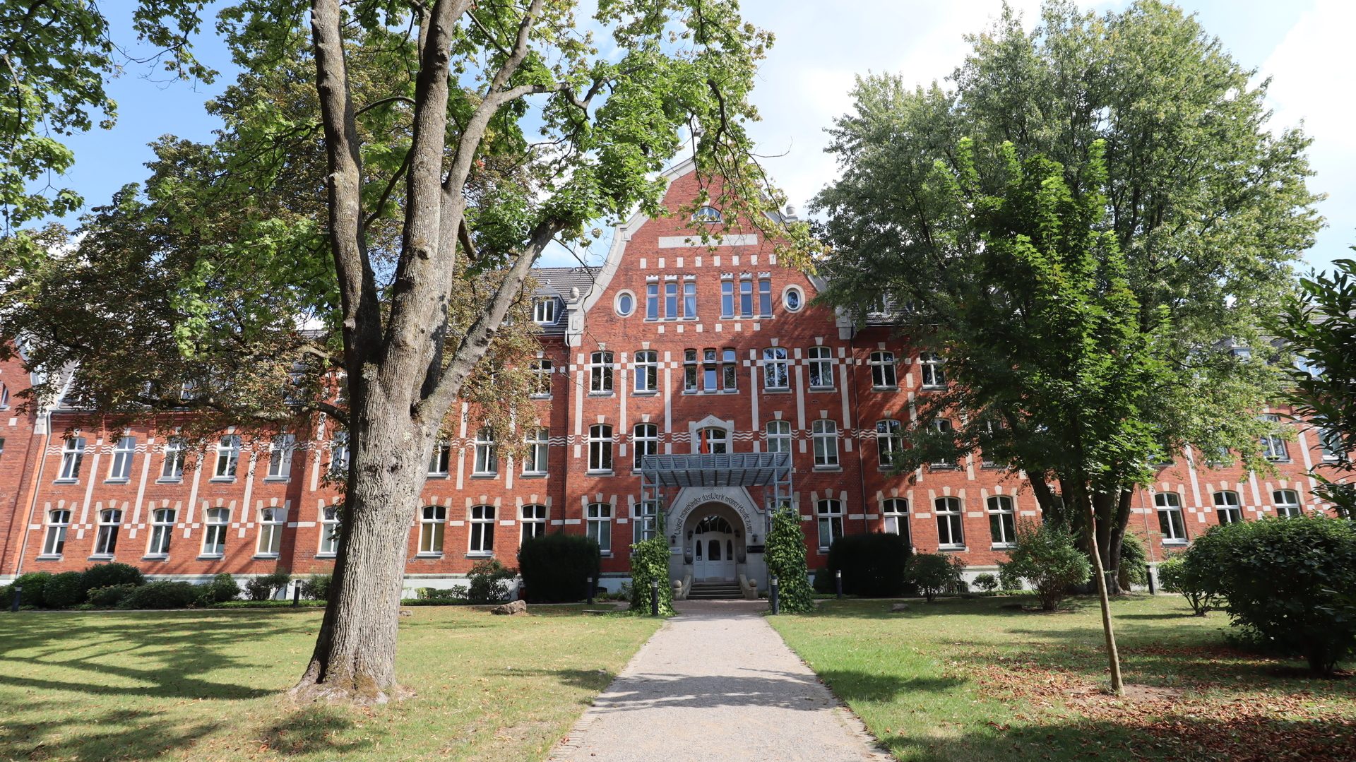 Böcker Wohnimmobilien - Immobilienangebot - Düsseldorf / Einbrungen - Alle - Charmante Maisonette-Wohnung im Loft-Stil