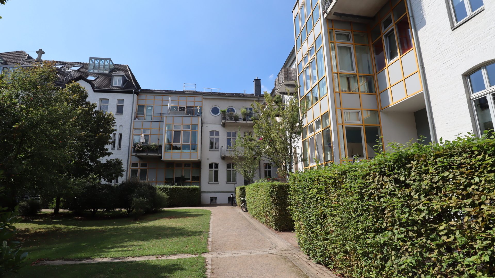 Böcker Wohnimmobilien - Immobilienangebot - Düsseldorf / Einbrungen - Alle - Charmante Maisonette-Wohnung im Loft-Stil