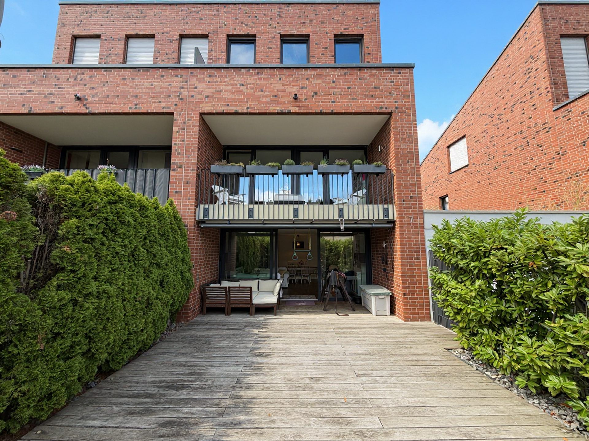 Böcker Wohnimmobilien - Immobilienangebot - Düsseldorf / Itter - Alle - Stilvolle und hochwertig ausgestattete Doppelhaushälfte! Zwei Balkone! Garage!