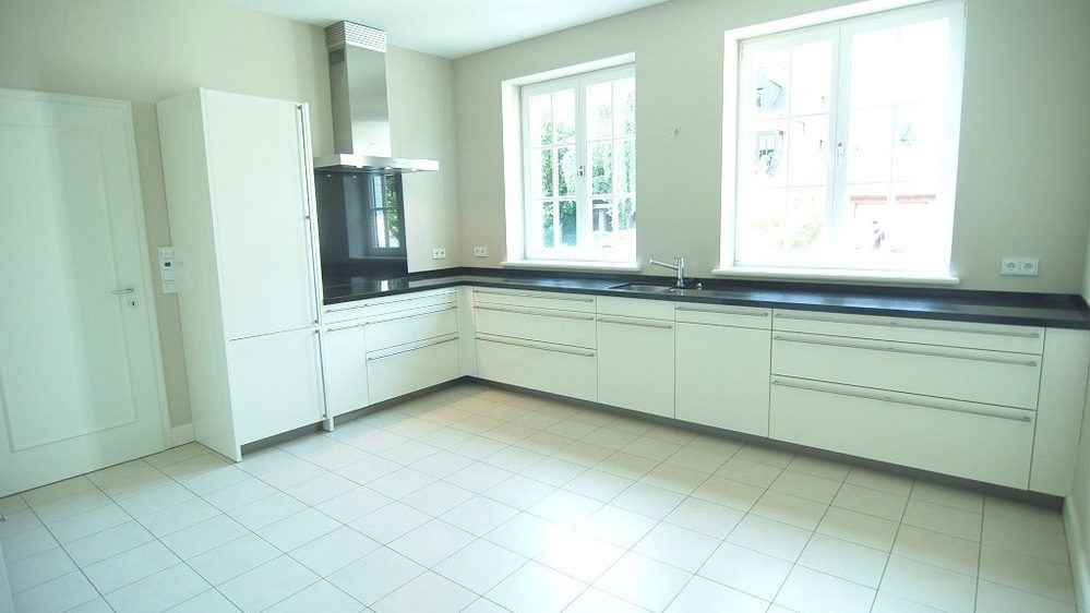 Böcker Wohnimmobilien - Immobilienangebot - Düsseldorf / Wittlaer - Alle - Exklusives Landhaus mit schönem Garten in Düsseldorf-Wittlaer