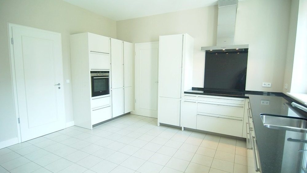 Böcker Wohnimmobilien - Immobilienangebot - Düsseldorf / Wittlaer - Alle - Exklusives Landhaus mit schönem Garten in Düsseldorf-Wittlaer