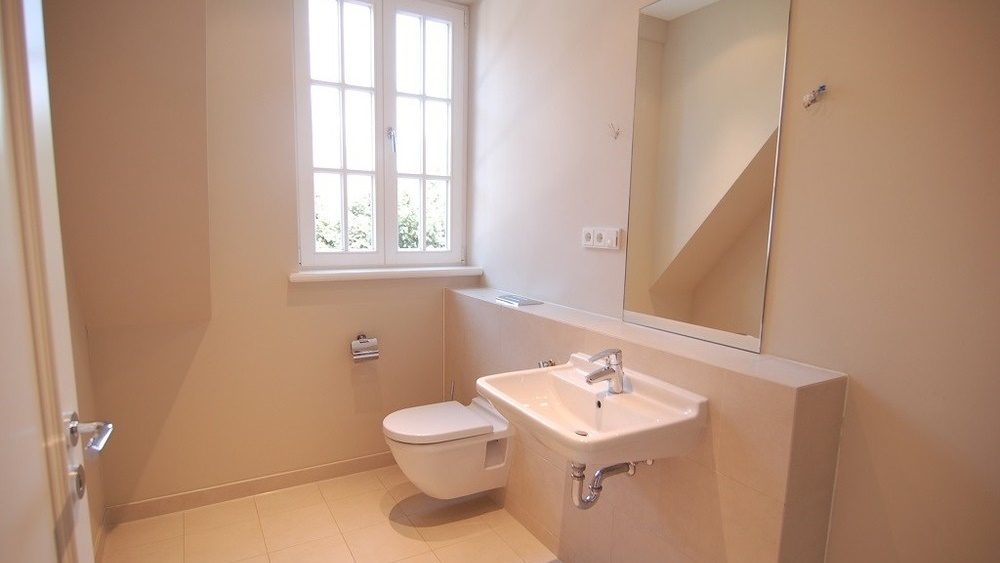 Böcker Wohnimmobilien - Immobilienangebot - Düsseldorf / Wittlaer - Alle - Exklusives Landhaus mit schönem Garten in Düsseldorf-Wittlaer