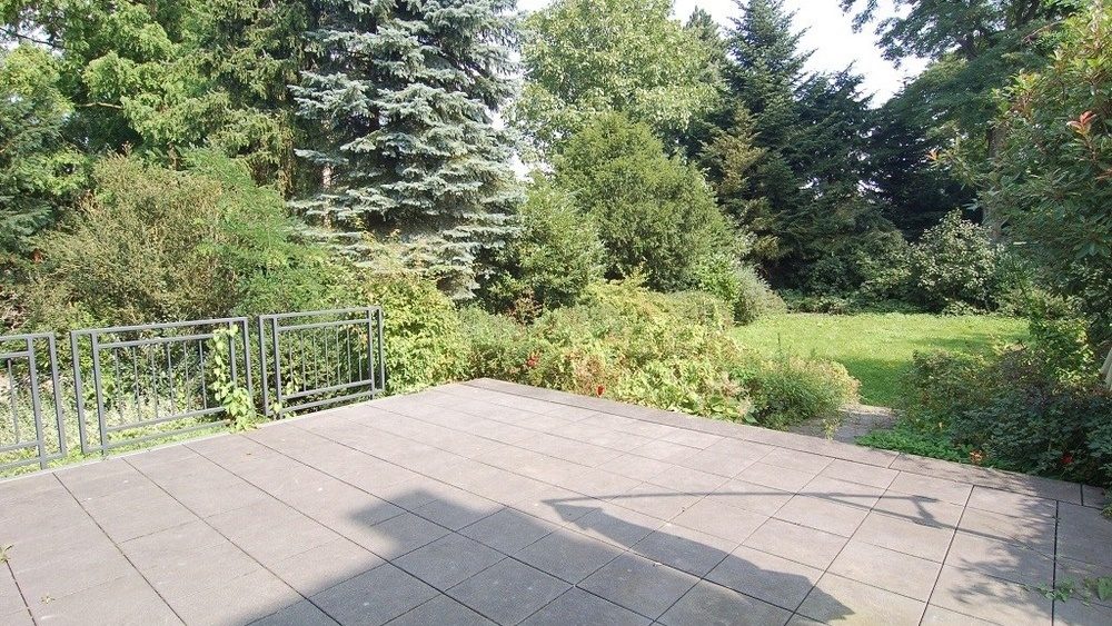Böcker Wohnimmobilien - Immobilienangebot - Düsseldorf / Wittlaer - Alle - Exklusives Landhaus mit schönem Garten in Düsseldorf-Wittlaer