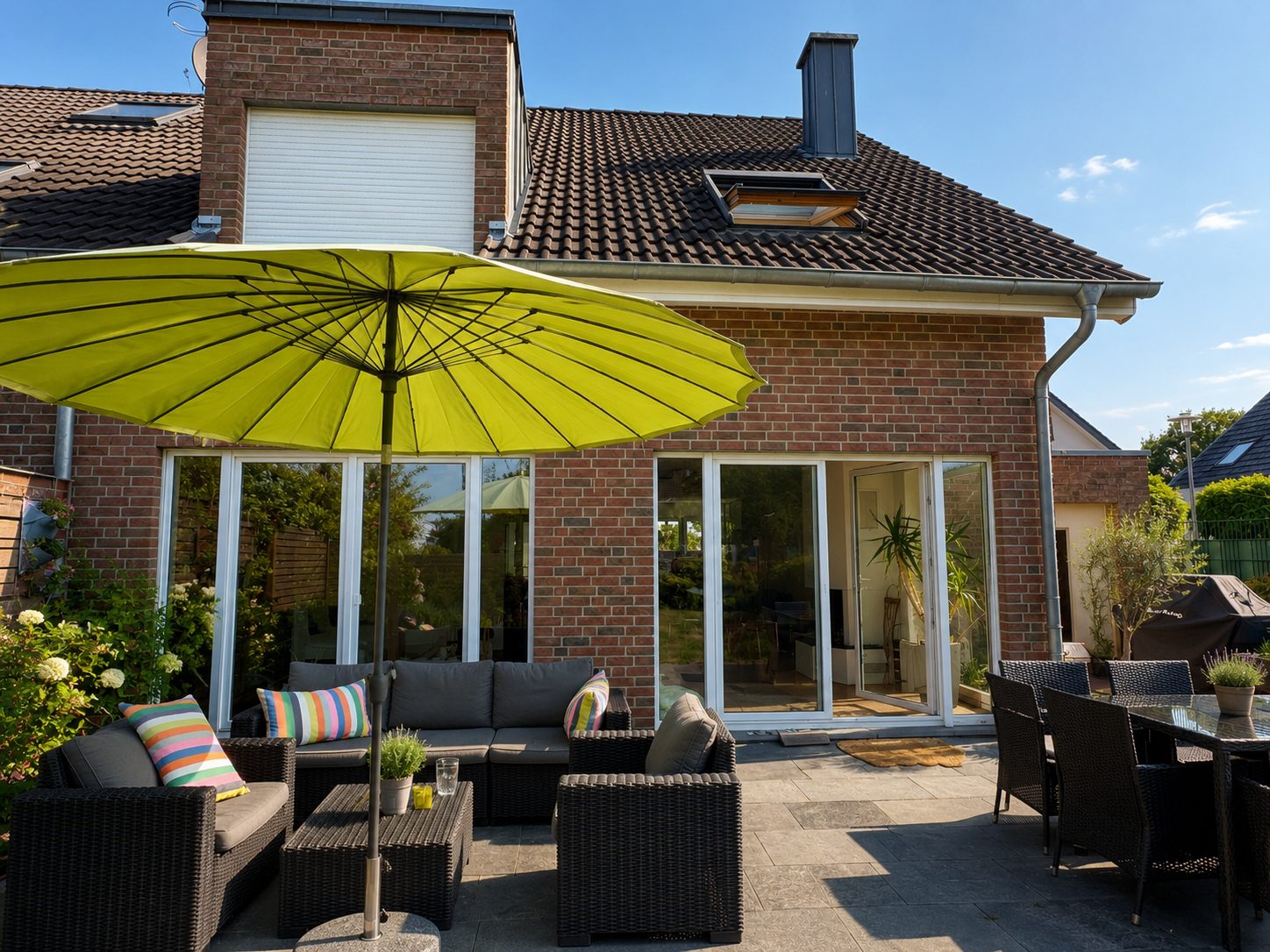 Böcker Wohnimmobilien - Immobilienangebot - Düsseldorf / Lohausen - Alle - 6,5-Zimmer-Familientraum in begehrter Wohnlage fußläufig zum Rhein