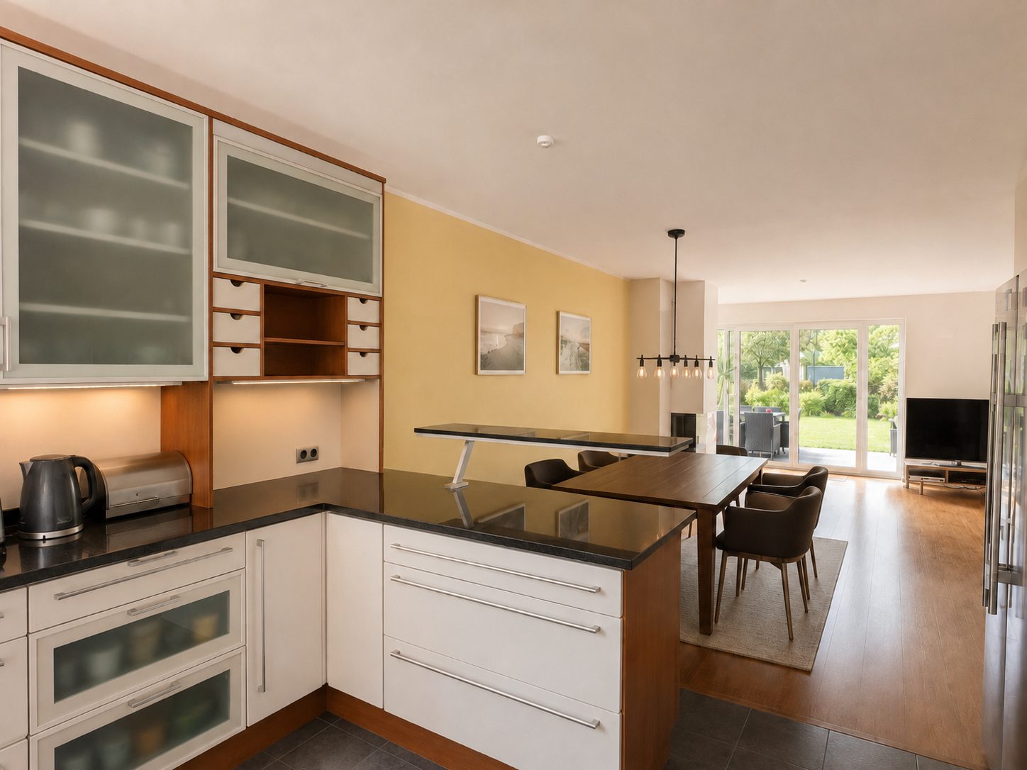 Böcker Wohnimmobilien - Immobilienangebot - Düsseldorf / Lohausen - Alle - 6,5-Zimmer-Familientraum in begehrter Wohnlage fußläufig zum Rhein