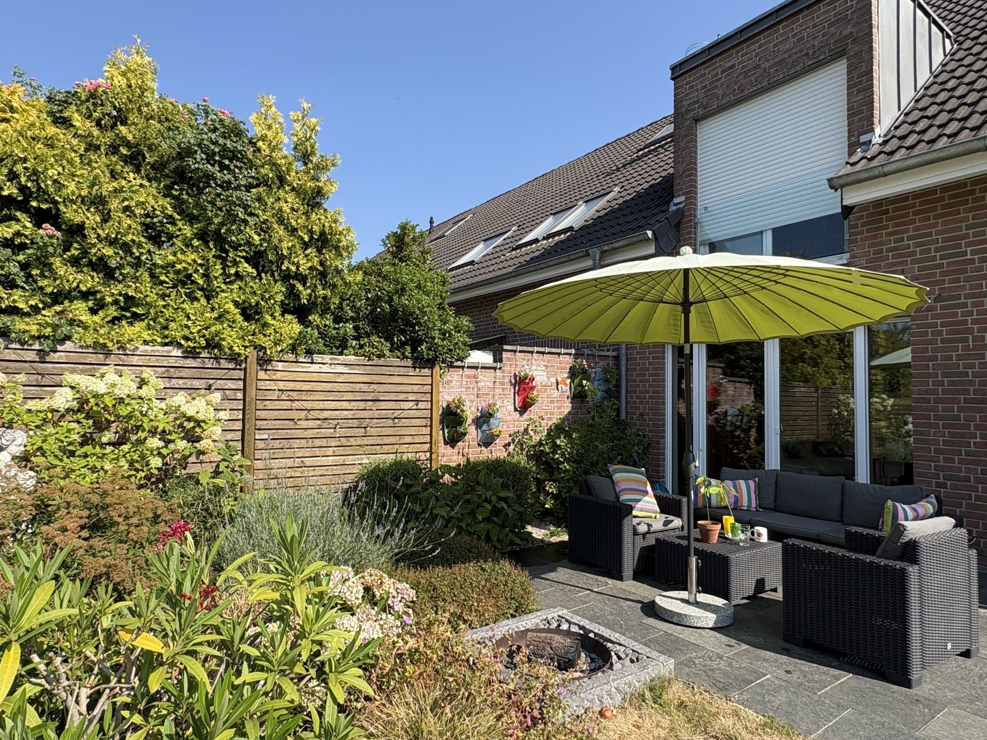 Böcker Wohnimmobilien - Immobilienangebot - Düsseldorf / Lohausen - Alle - 6,5-Zimmer-Familientraum in begehrter Wohnlage fußläufig zum Rhein