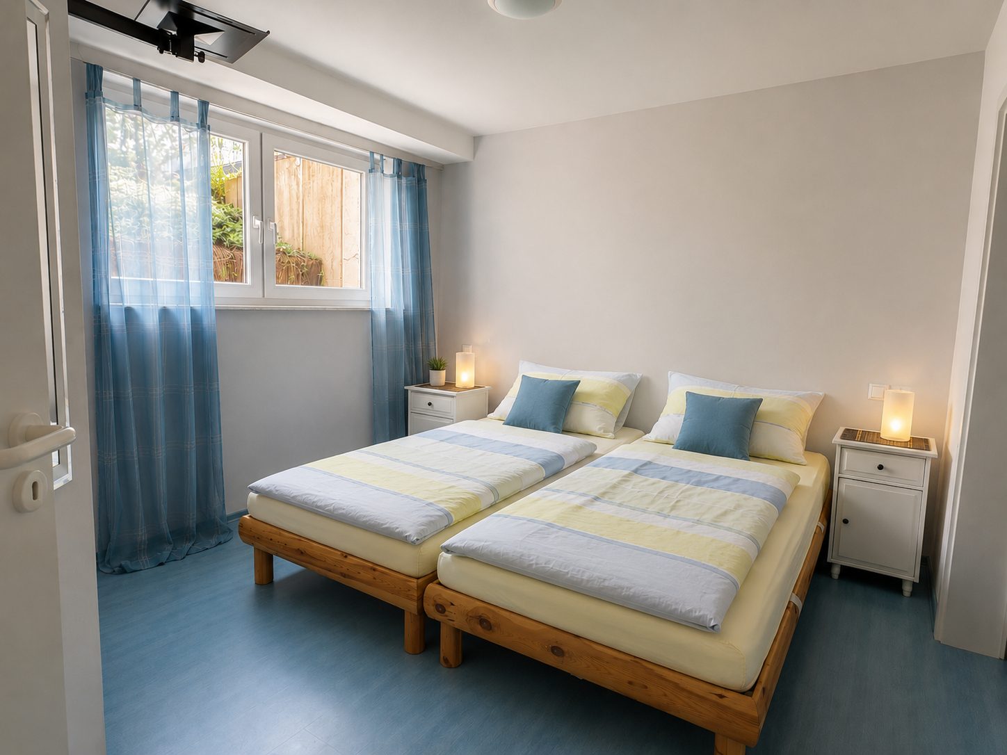 Böcker Wohnimmobilien - Immobilienangebot - Düsseldorf / Lohausen - Alle - 6,5-Zimmer-Familientraum in begehrter Wohnlage fußläufig zum Rhein
