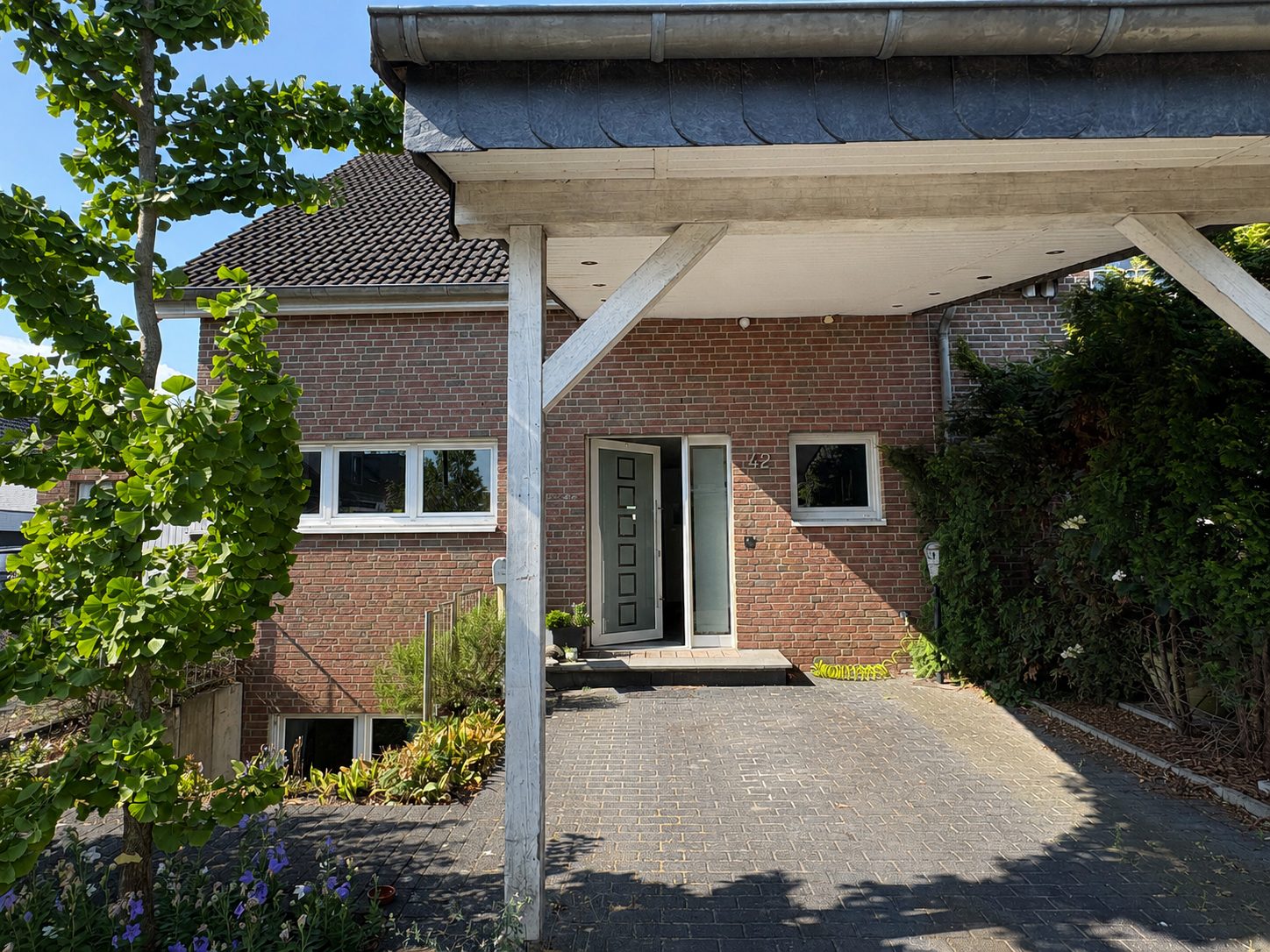 Böcker Wohnimmobilien - Immobilienangebot - Düsseldorf / Lohausen - Alle - 6,5-Zimmer-Familientraum in begehrter Wohnlage fußläufig zum Rhein