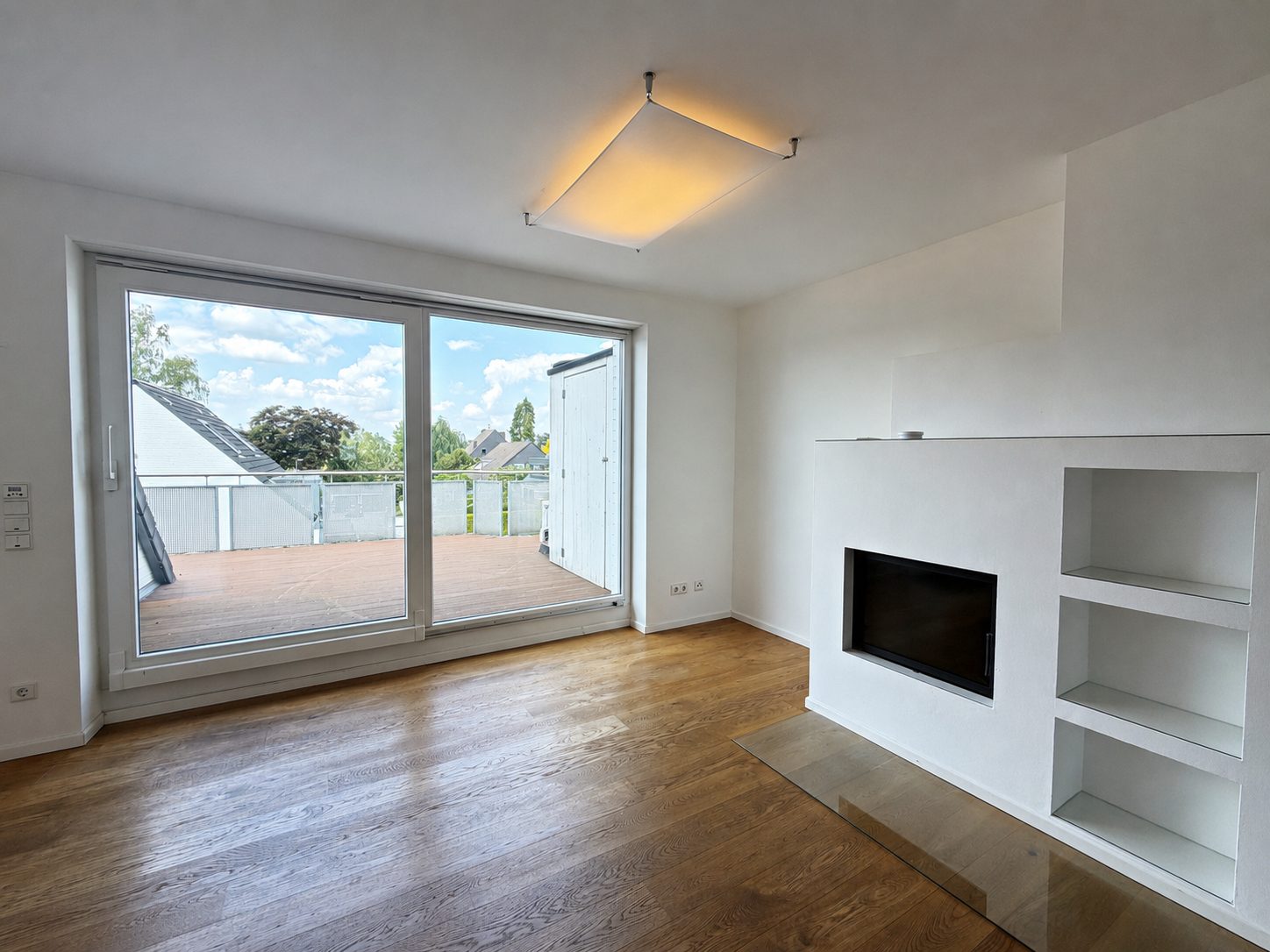 Böcker Wohnimmobilien - Immobilienangebot - Düsseldorf / Niederkassel - Alle - Stilvolle Maisonettewohnung mit 3,5 Zimmern, Dachterrasse, Kamin und Nähe zum  Rhein