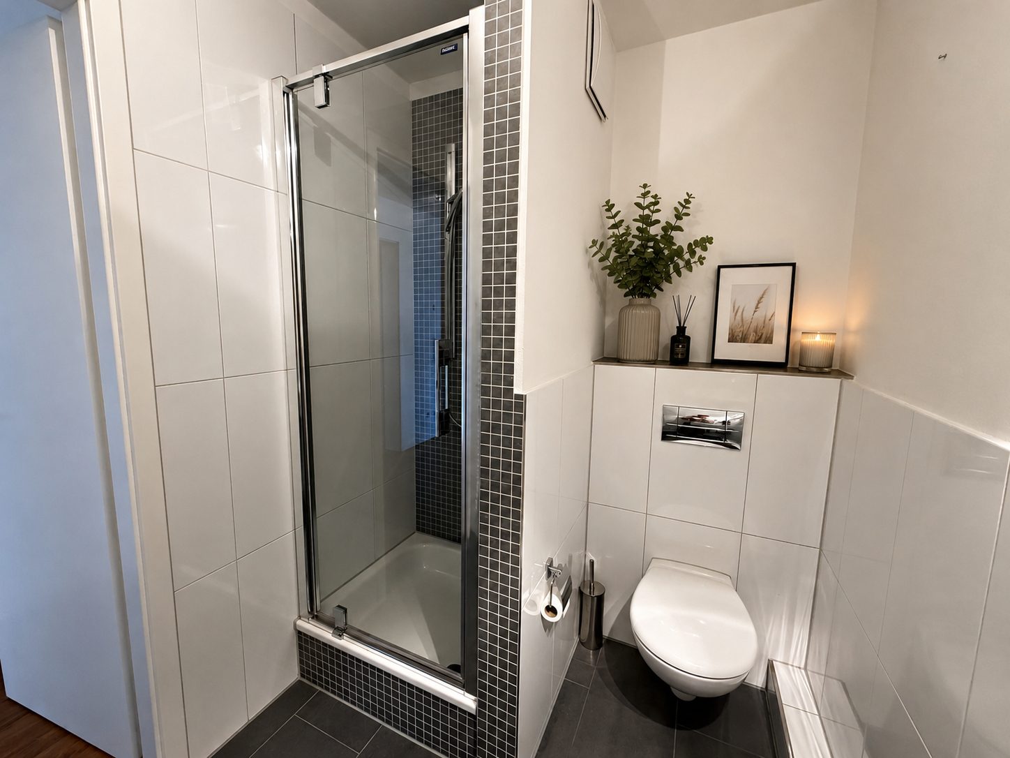 Böcker Wohnimmobilien - Immobilienangebot - Düsseldorf / Niederkassel - Alle - Stilvolle Maisonettewohnung mit 3,5 Zimmern, Dachterrasse, Kamin und Nähe zum  Rhein