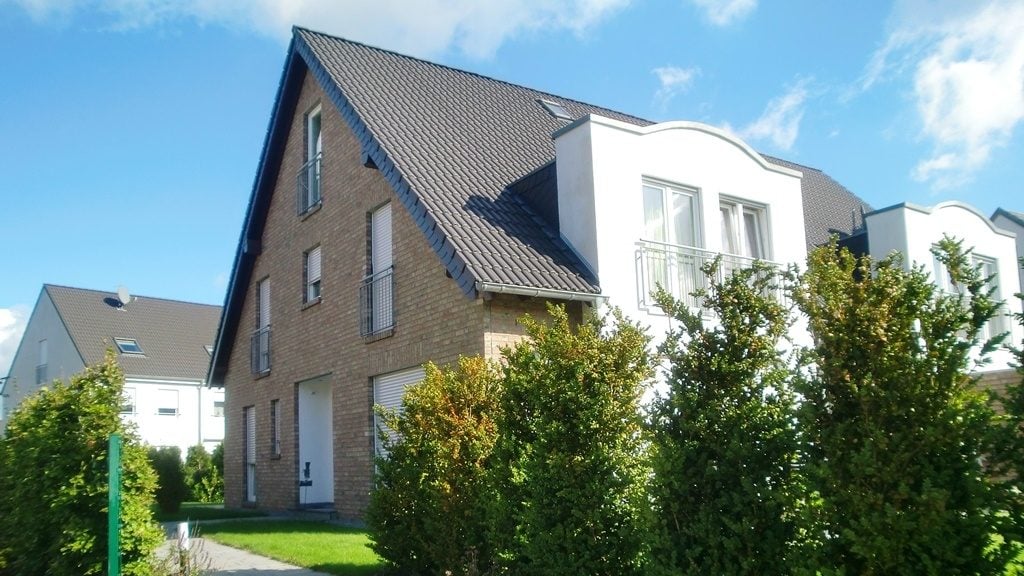 Böcker Wohnimmobilien - Immobilienangebot - Düsseldorf / Einbrungen - Alle - Exklusive Doppelhaushälfte mit großem Garten in Einbrungen